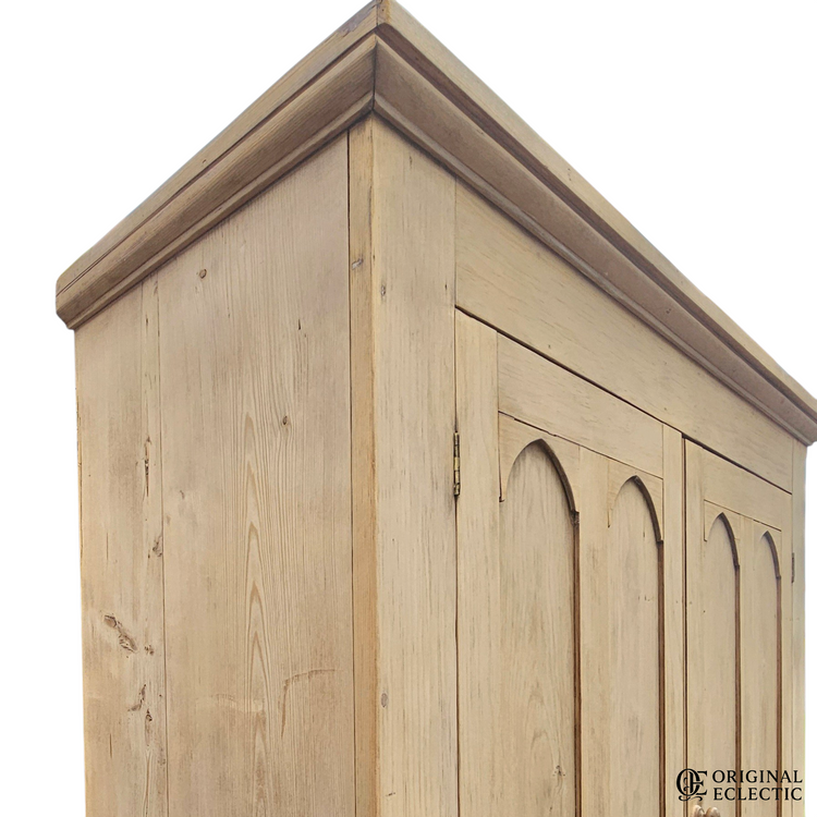 Quality Victorian antique pine linen press linen cupboard