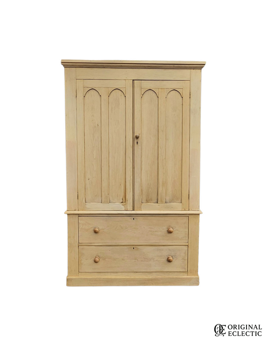 Quality Victorian antique pine linen press linen cupboard