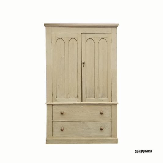 Quality Victorian antique pine linen press linen cupboard