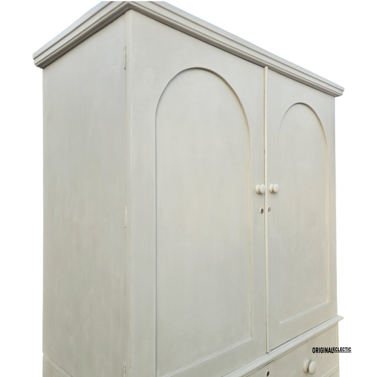 Quality Victorian antique pine linen press cupboard