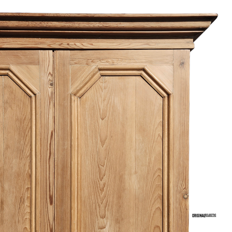 Quality Victorian antique pine linen cupboard wardrobe