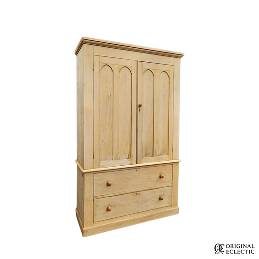 Quality Victorian antique pine linen press linen cupboard