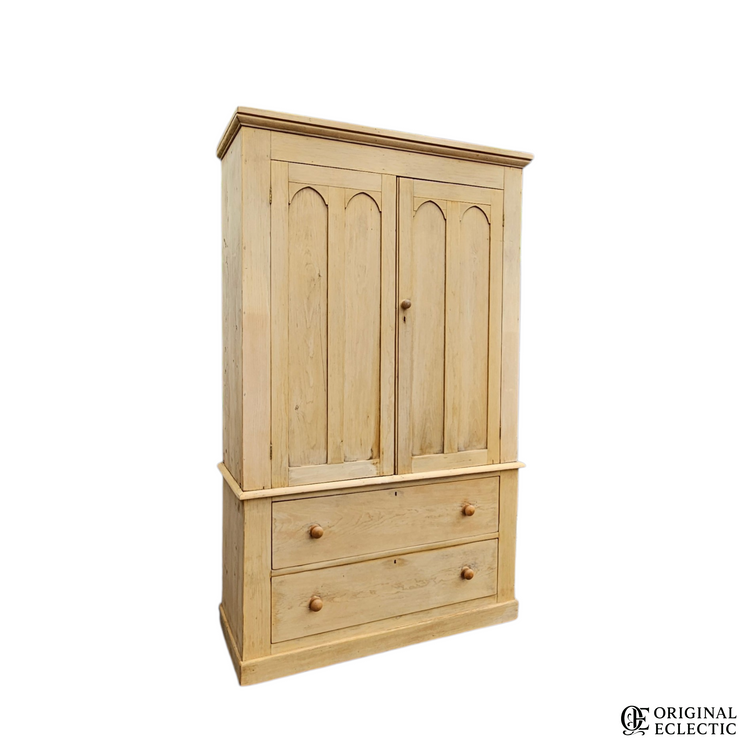 Quality Victorian antique pine linen press linen cupboard