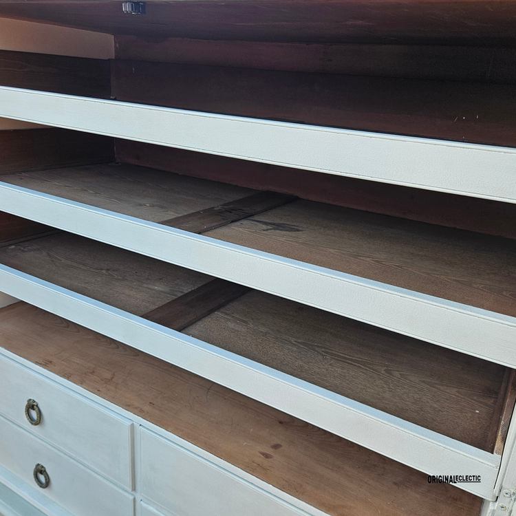 Quality Victorian antique pine linen press cupboard