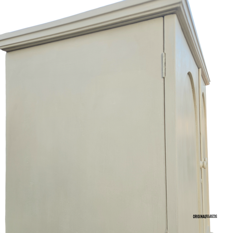 Quality Victorian antique pine linen press cupboard