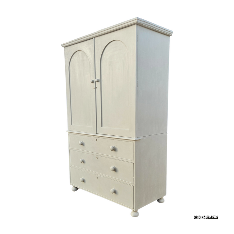 Quality Victorian antique pine linen press cupboard