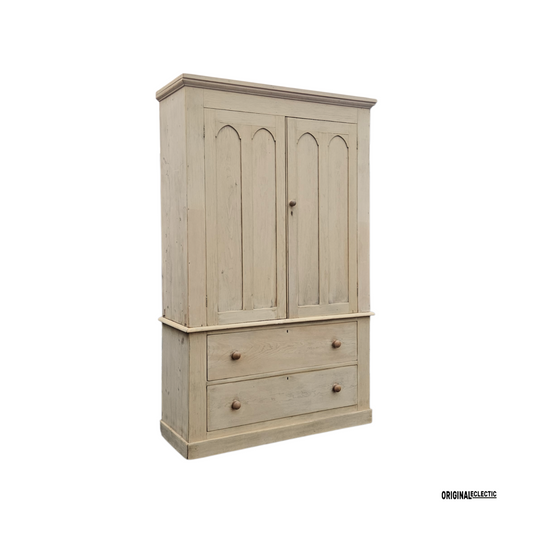 Quality Victorian antique pine linen press linen cupboard