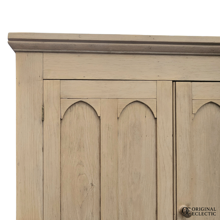 Quality Victorian antique pine linen press linen cupboard