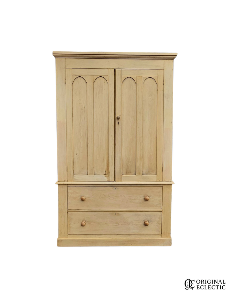Quality Victorian antique pine linen press linen cupboard