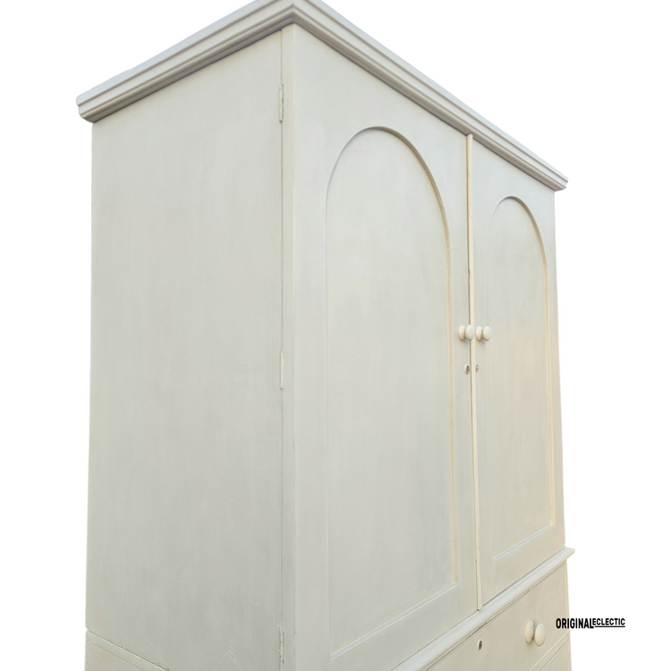 Quality Victorian antique pine linen press cupboard