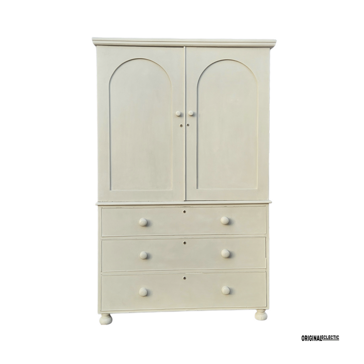 Quality Victorian antique pine linen press cupboard