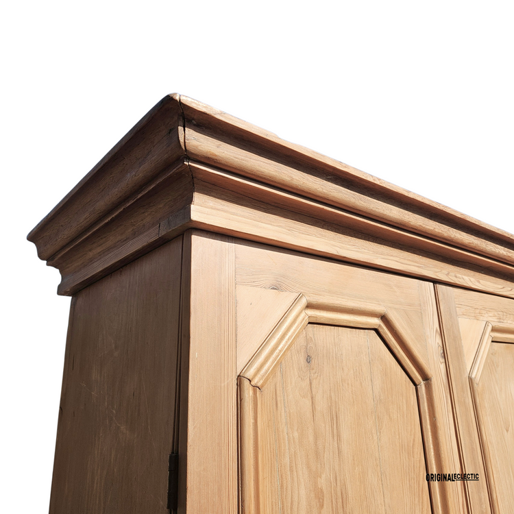 Quality Victorian antique pine linen cupboard wardrobe