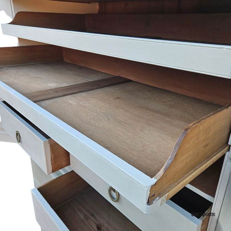 Quality Victorian antique pine linen press cupboard